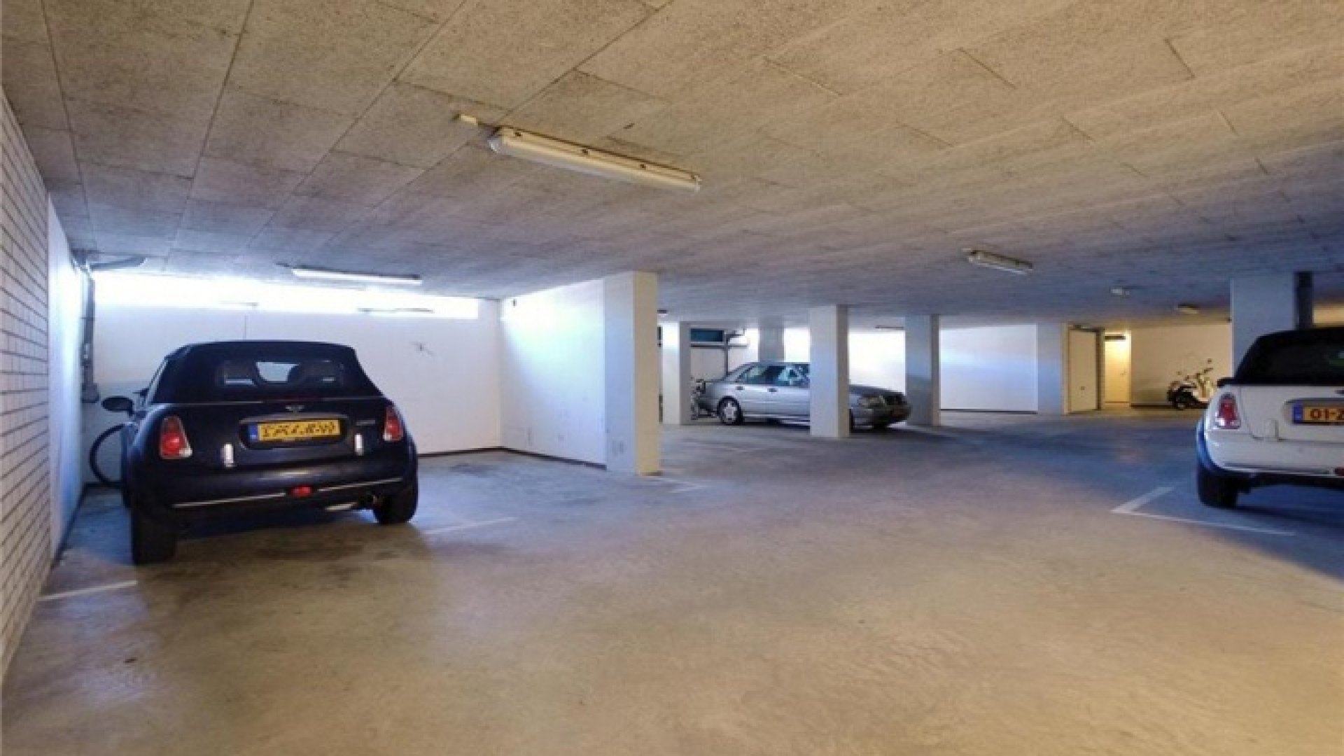 Tineke Schouten koopt luxe zeezicht appartement. Zie foto's 23