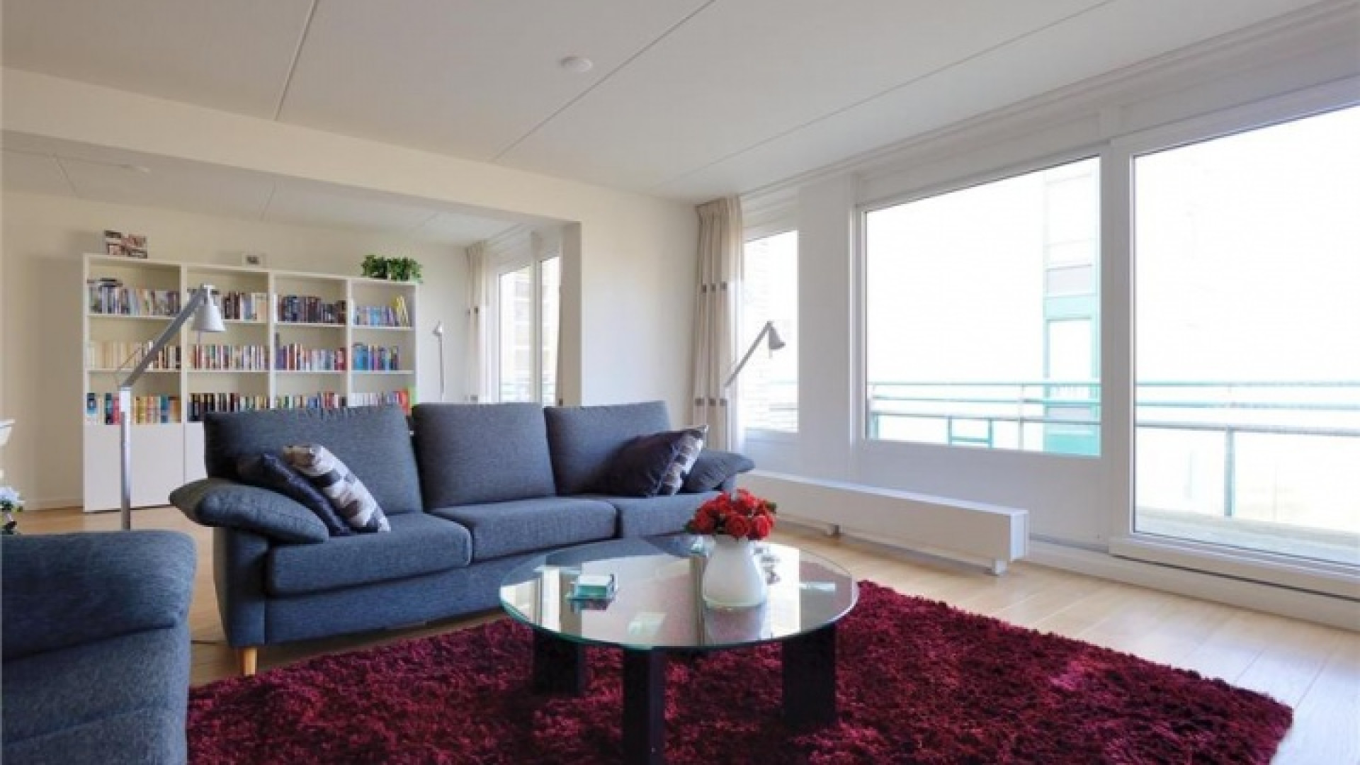 Tineke Schouten koopt luxe zeezicht appartement. Zie foto's 6