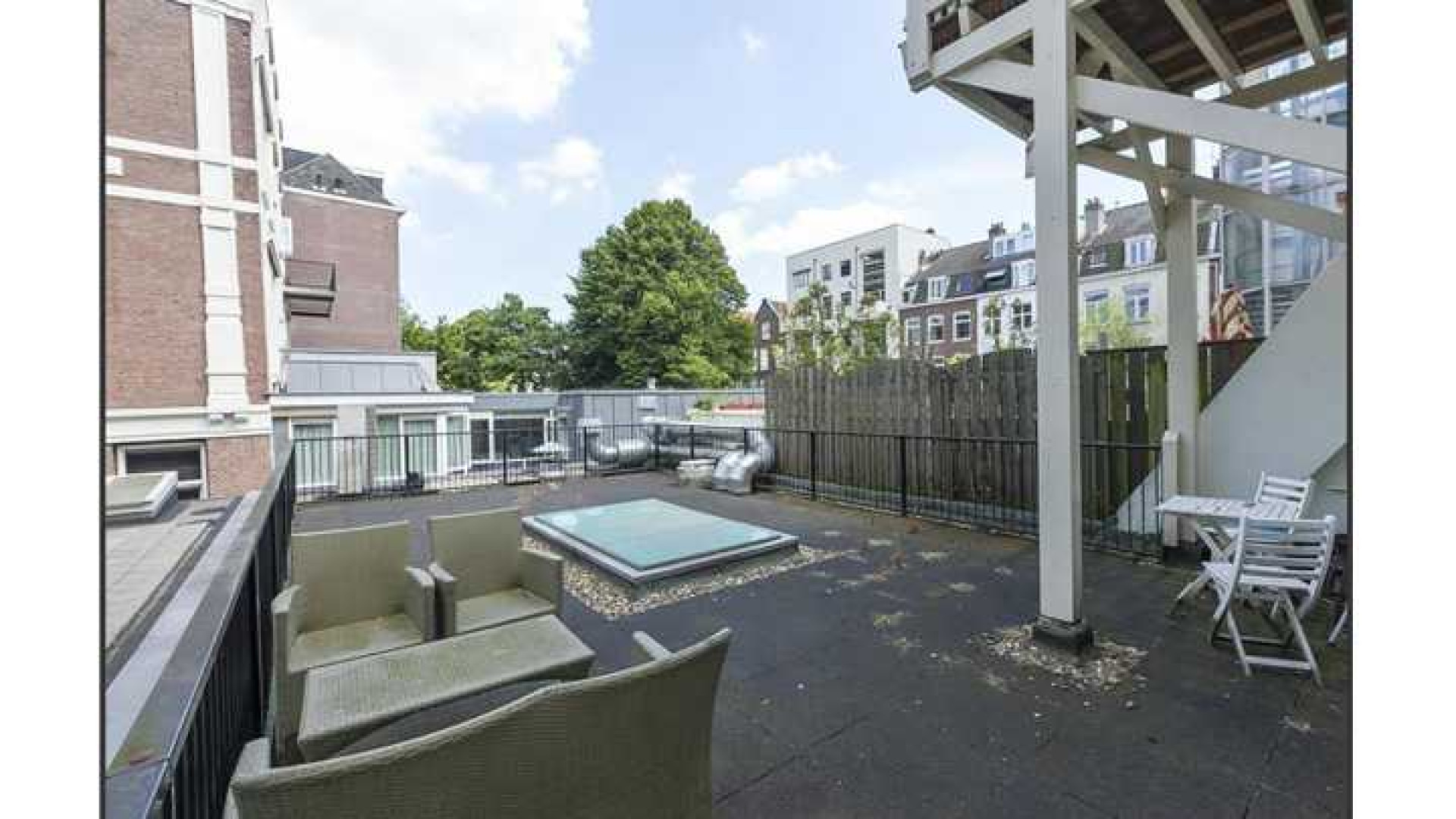 Trijnte Oosterhuis en haar ex zetten hun luxe Amsterdamse appartement te koop. Zie foto's