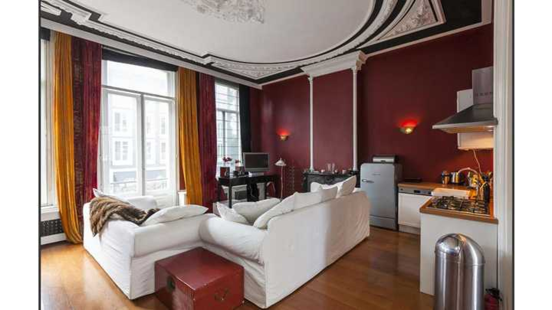 Trijnte Oosterhuis en haar ex zetten hun luxe Amsterdamse appartement te koop. Zie foto's 2