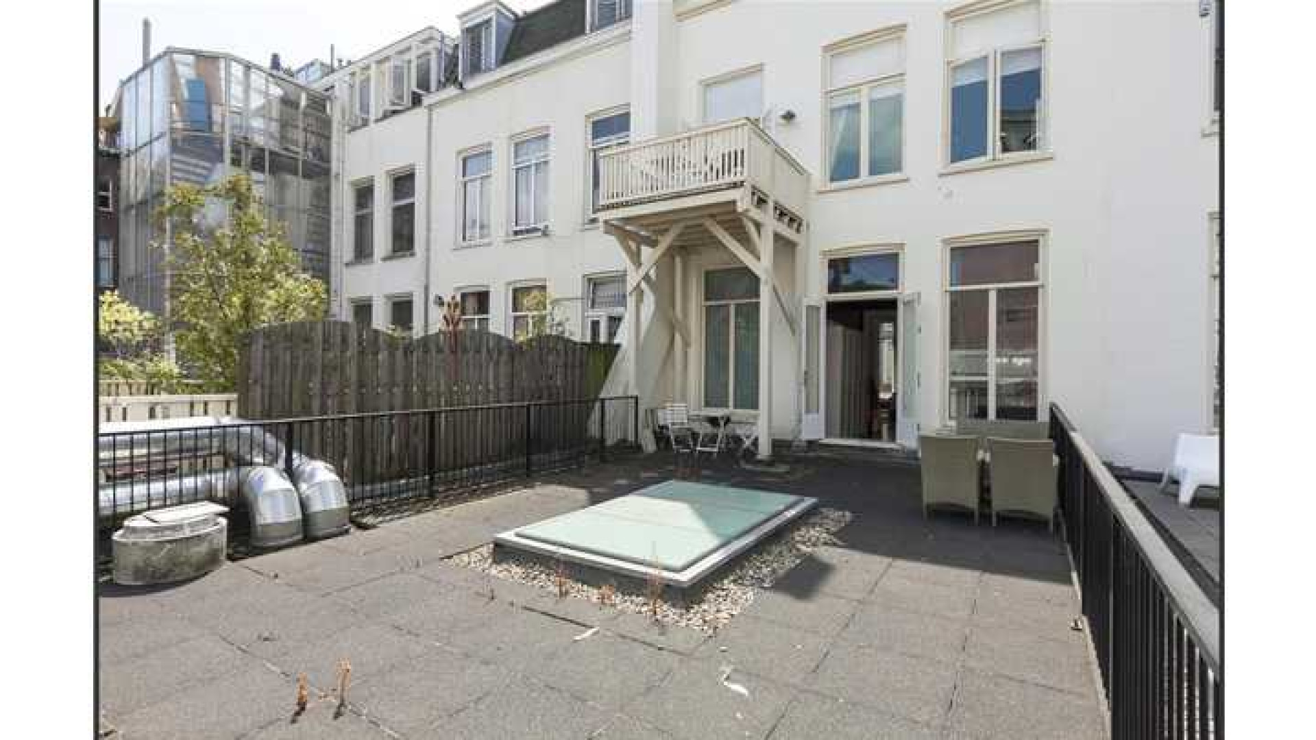 Trijnte Oosterhuis en haar ex zetten hun luxe Amsterdamse appartement te koop. Zie foto's