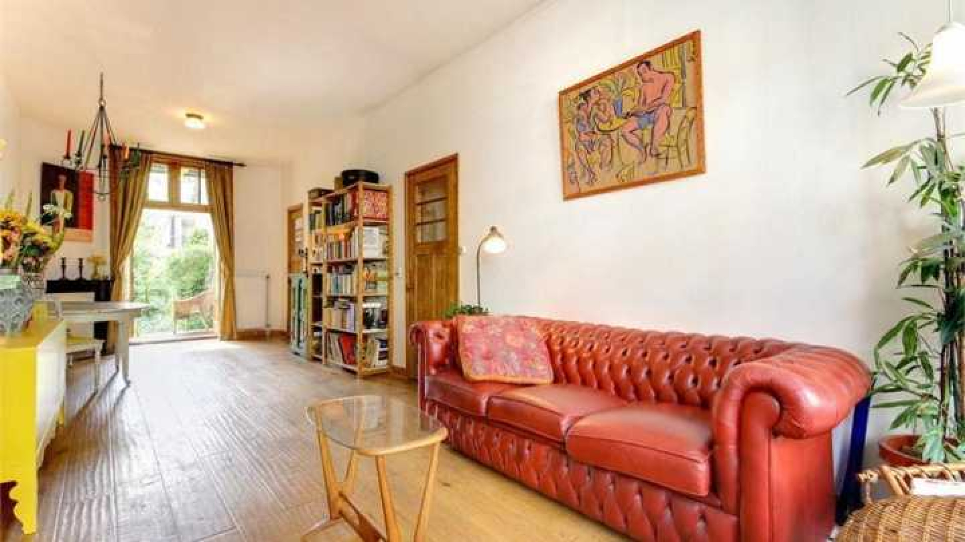 Loes Luca koopt tweekamer appartement in Amsterdam. Zie foto's 13