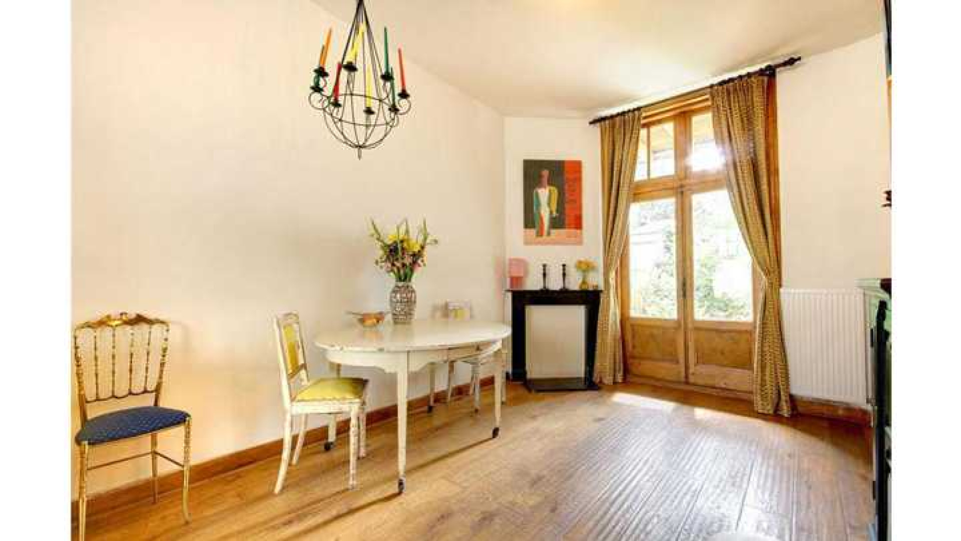 Loes Luca koopt tweekamer appartement in Amsterdam. Zie foto's