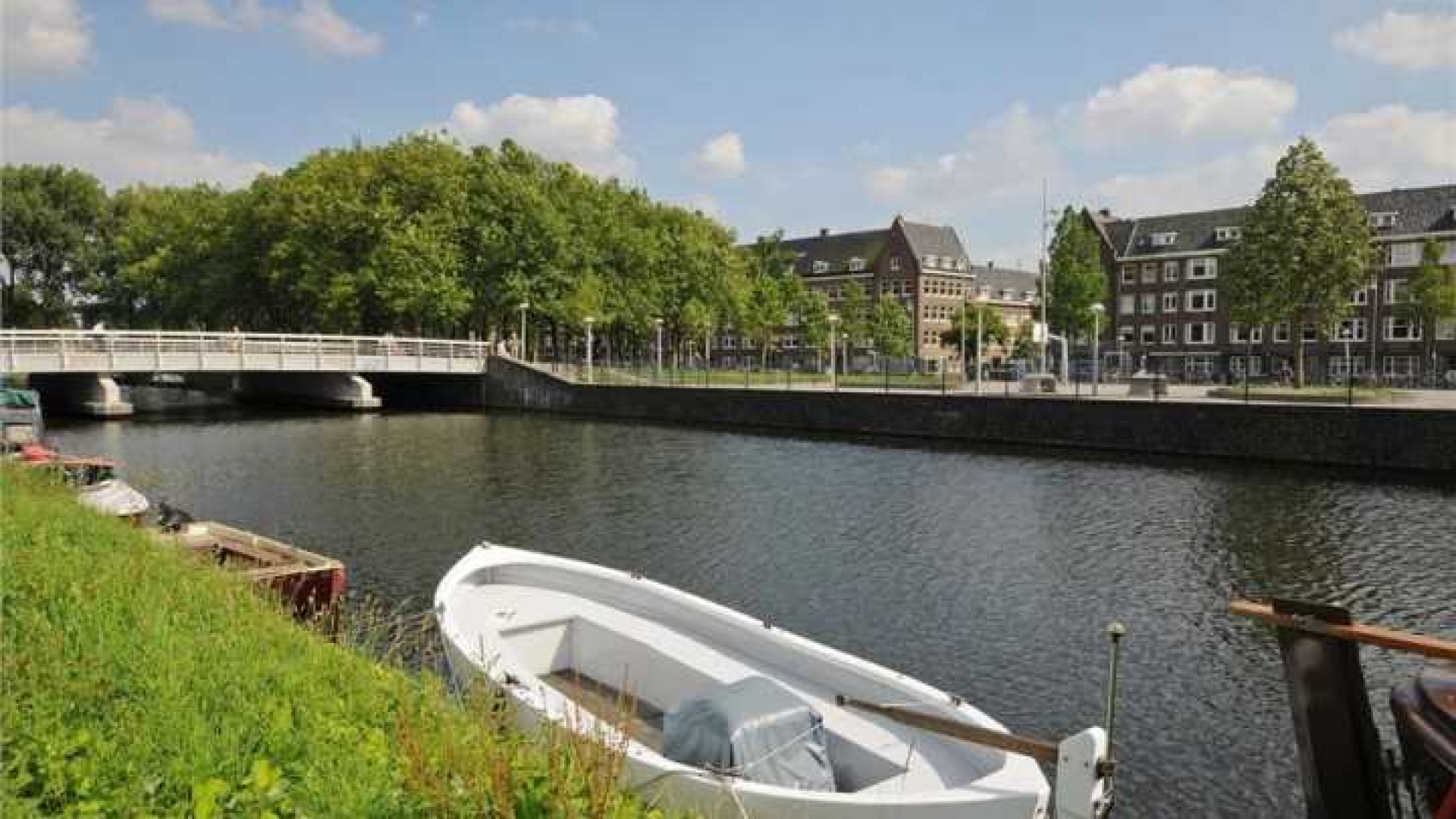 Reinout Oerlemans verlaagt huurprijs van zijn appartement. Zie foto's 12