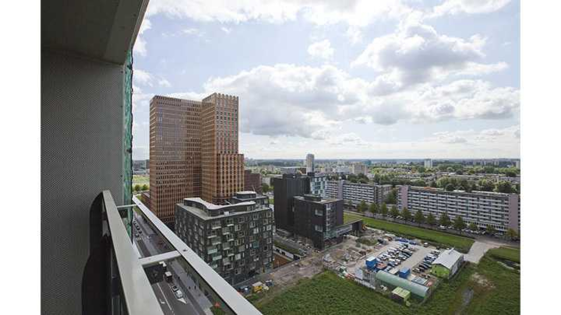 Estelle Cruijff betaalt de huur van haar luxe appartement niet. Zie foto's 9