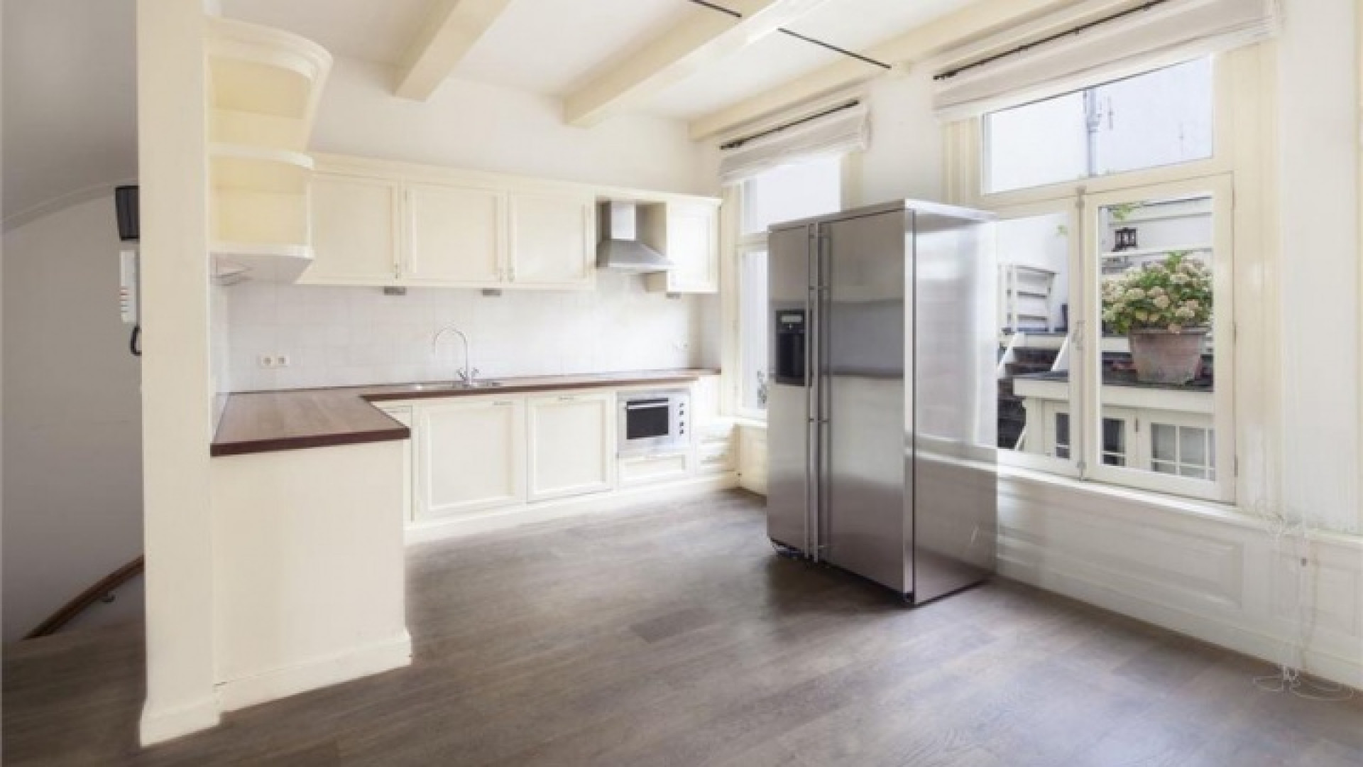 DJ Tiesto verkoopt zijn luxe appartement met vette winst. Zie foto's 6