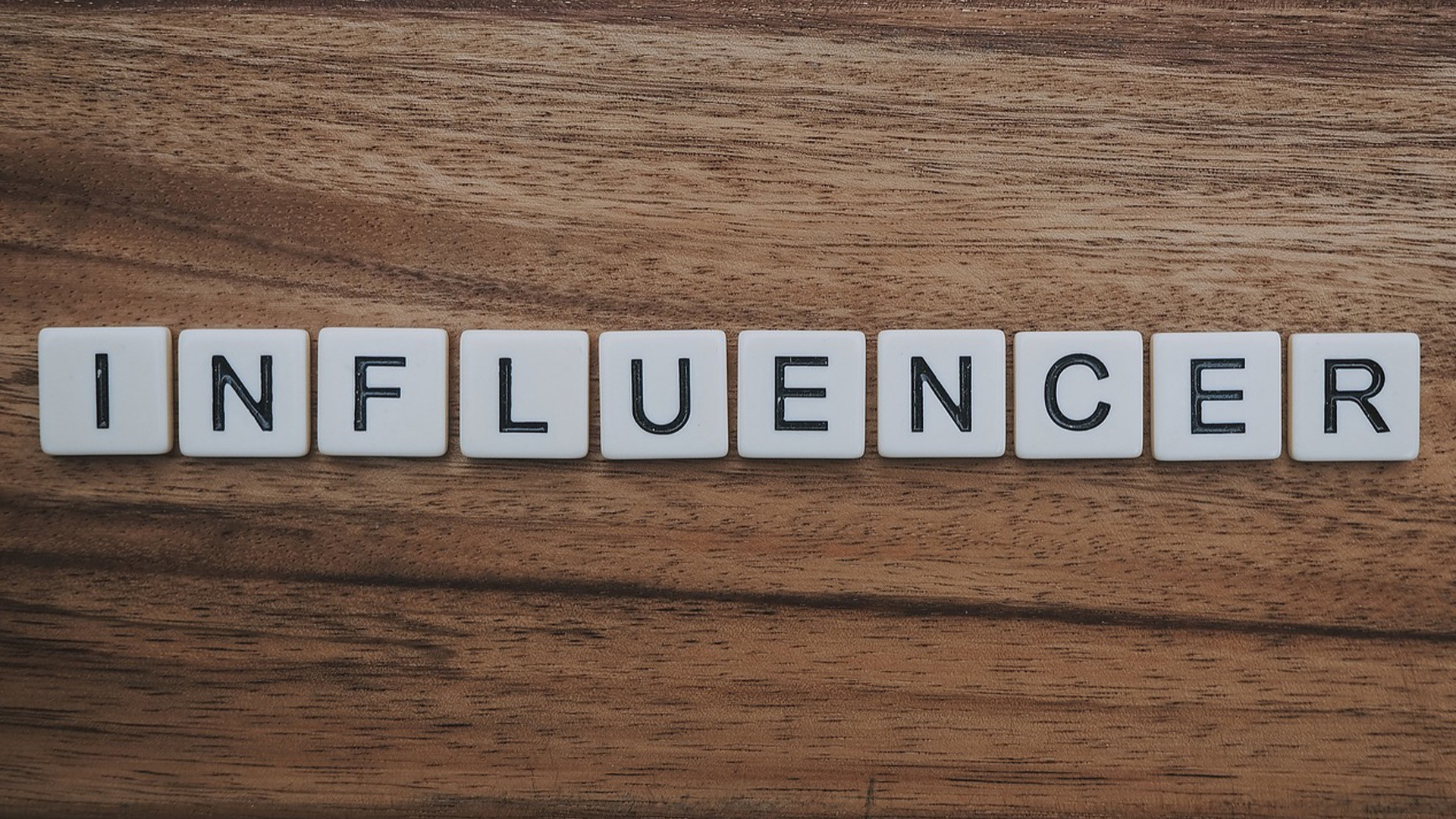 Ook deze 3 influencers hebben borstvergroting ondergaan