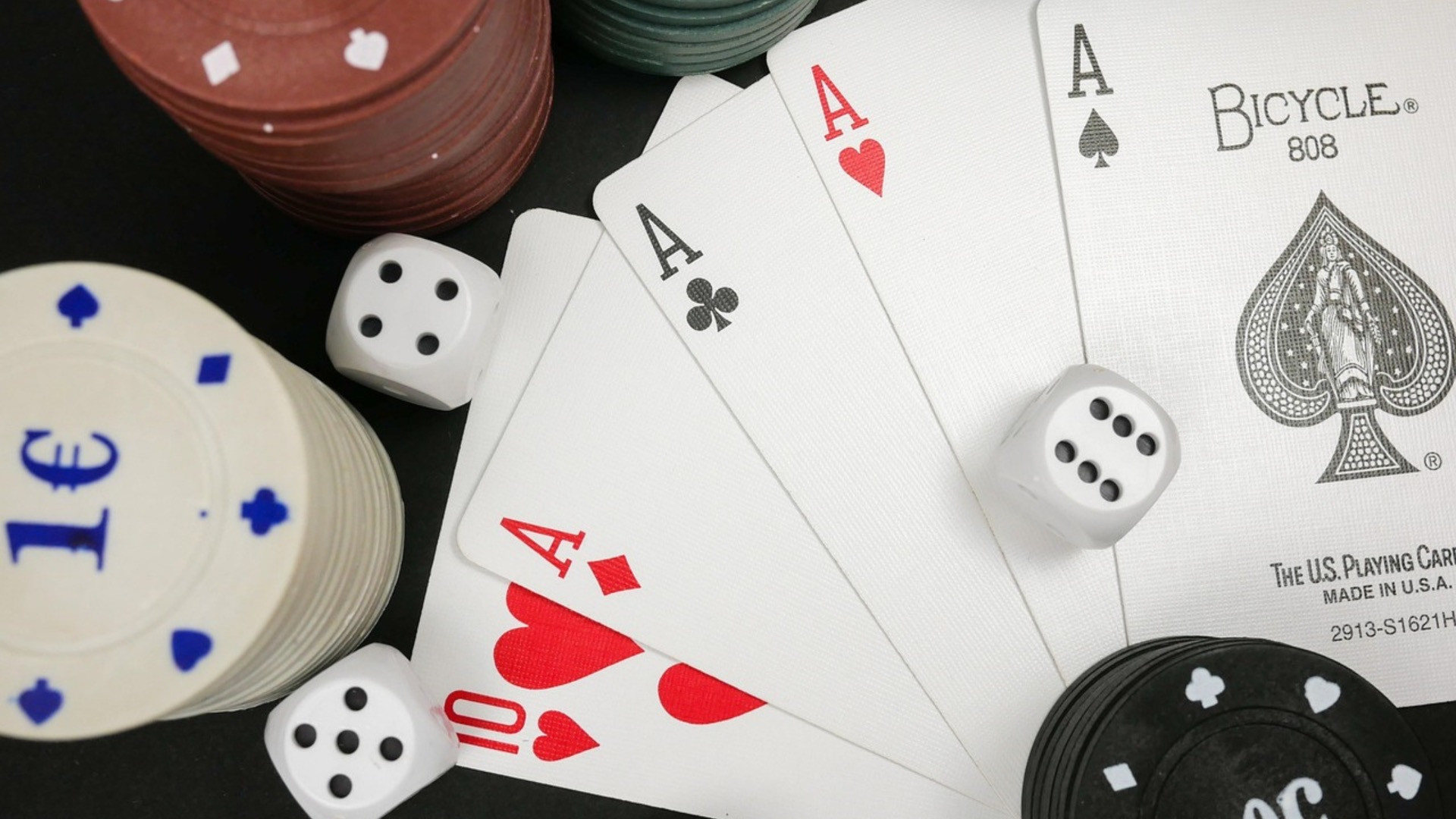 Bekende Nederlanders aan de pokertafel: deze BN’ers waagden zich aan het spel