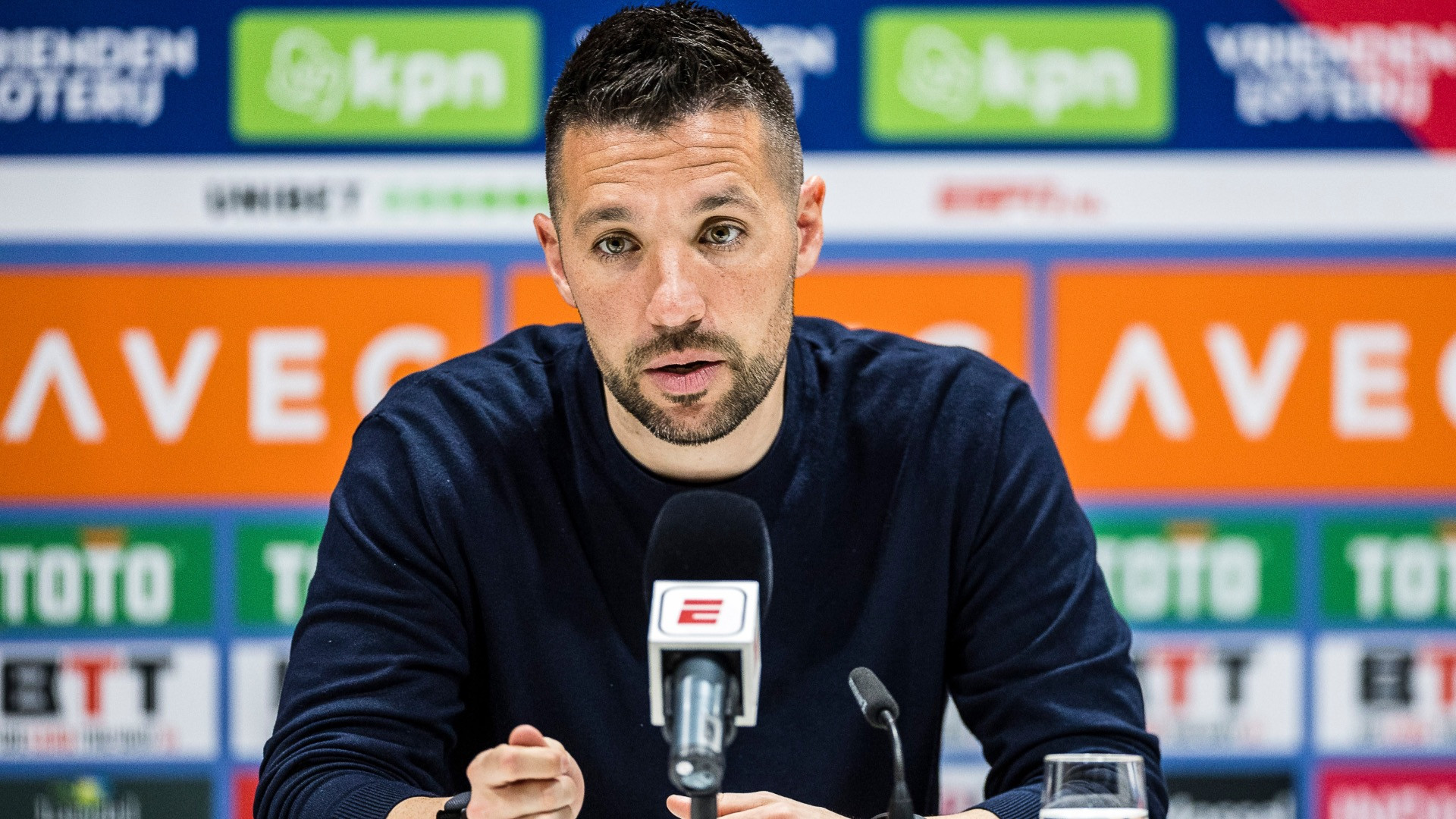 Ajax trainer Francesco Farioli heeft deze bekende Nederlander als huisbaas. Zie foto's