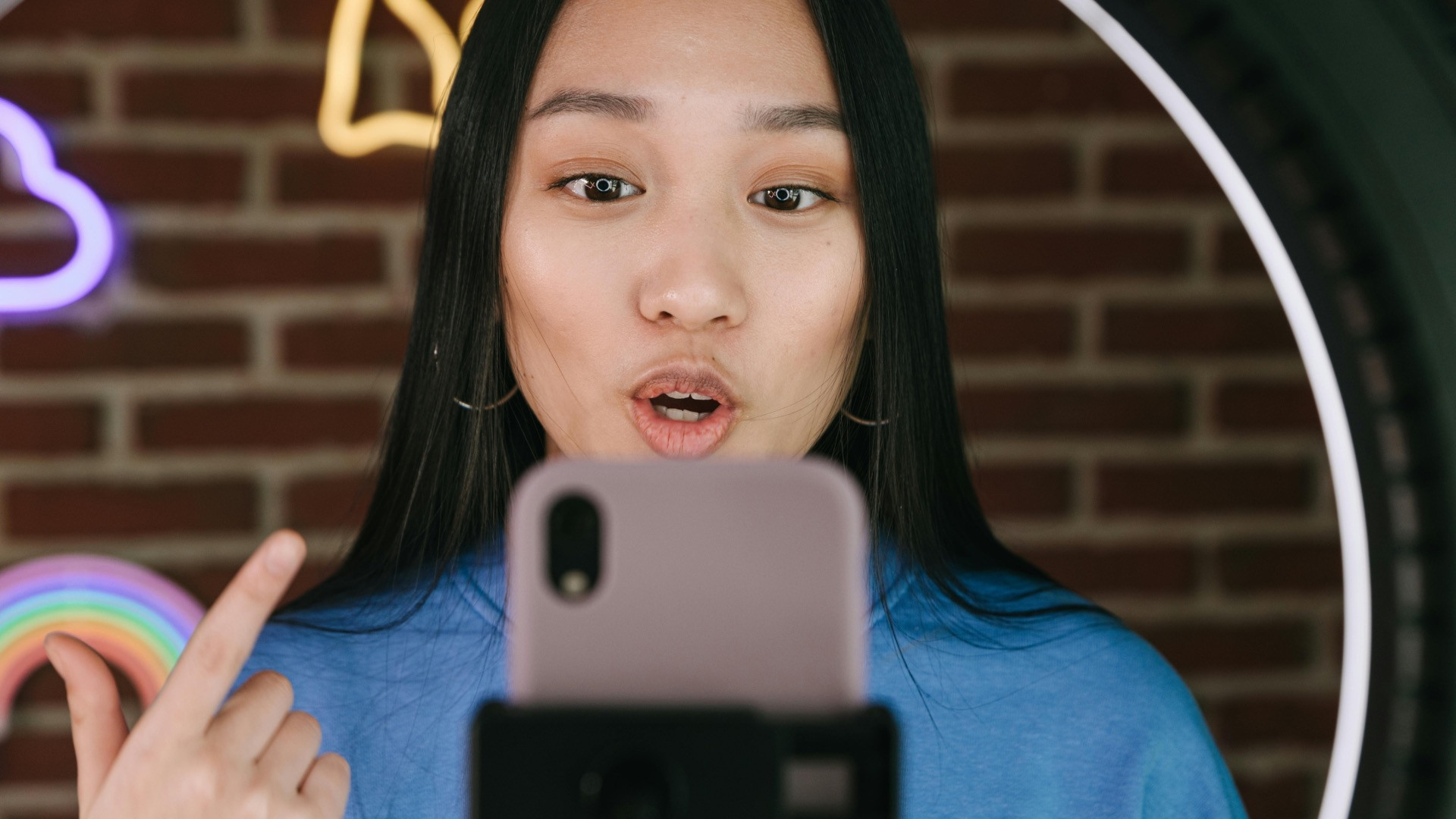 Hoe online communities gewone mensen helpen uit te groeien tot digitale ondernemers