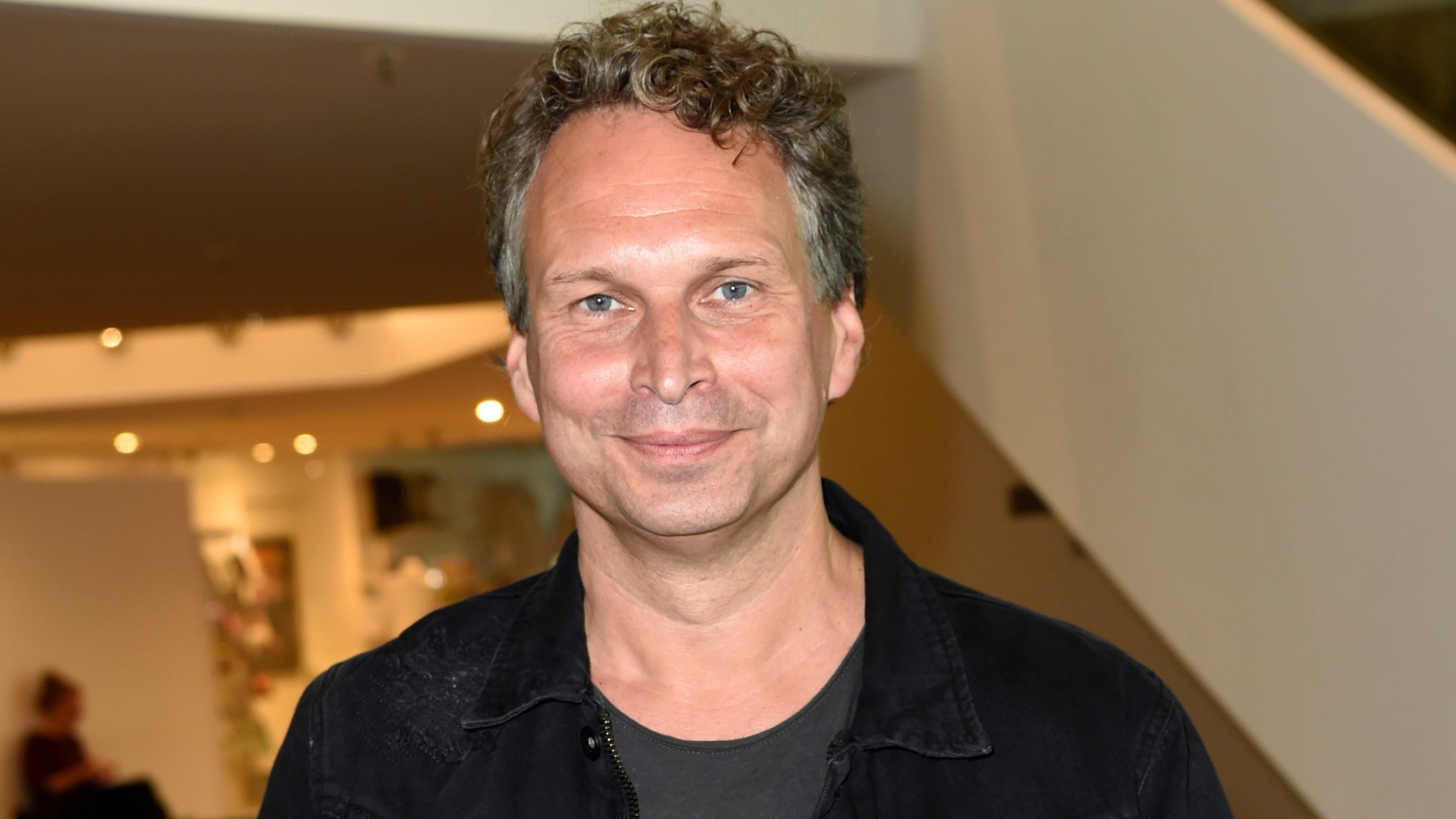 Zo vermogend is SBS Shownieuws deskundige Ronald Molendijk.